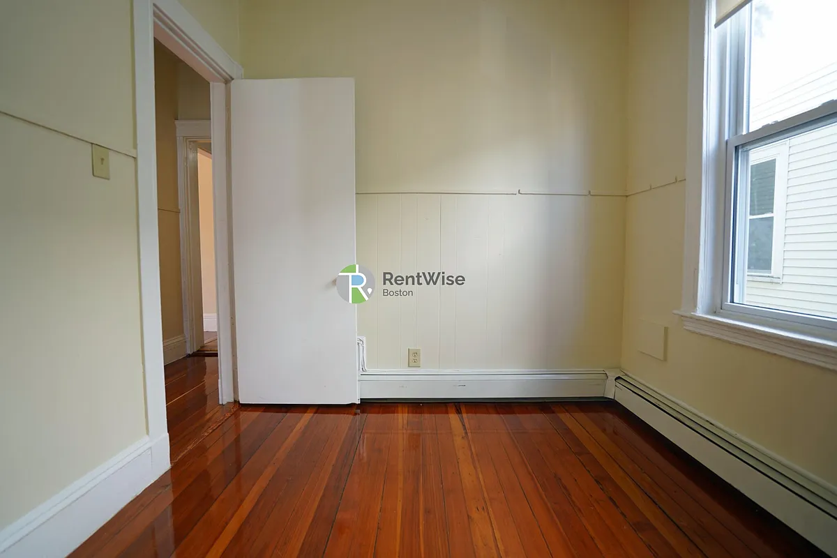 Building Photo - 4 Imrie Rd #42