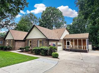 3245 15th St NE, Hickory, NC 28601