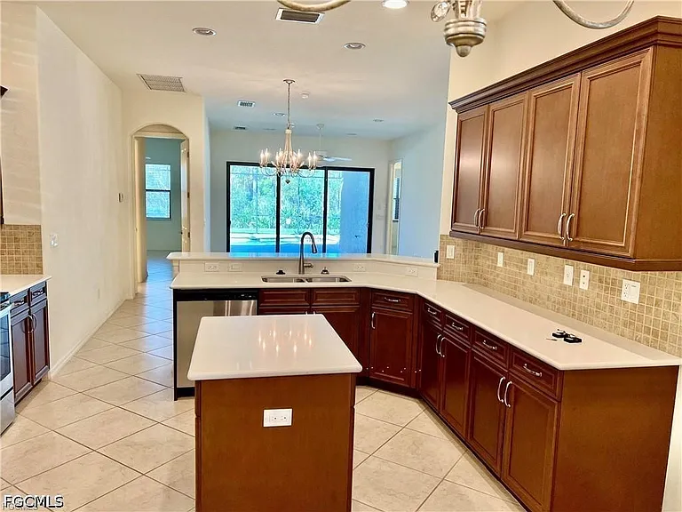 11108 Esteban Dr — Photo 3