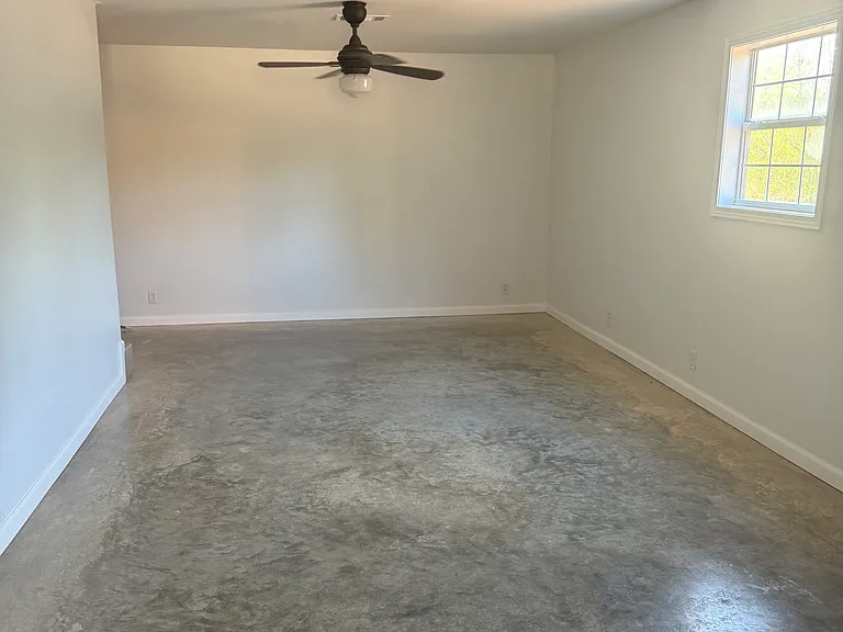 4305 Gladys Dr — Photo 20