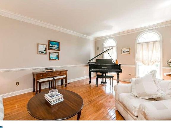 5th image of 129 Pembrooke Cir