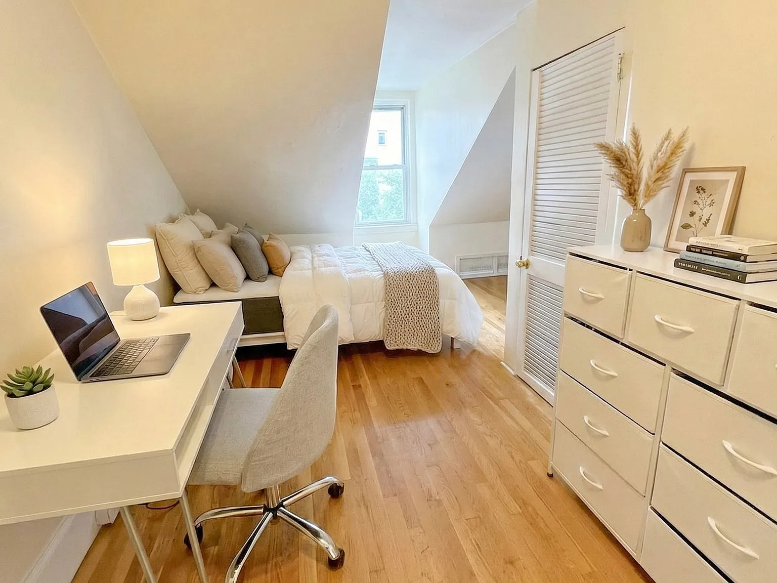 4 bed, 1000 sqft, $3,950 — Photo 4