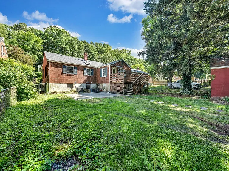 1523 Main St SW — Photo 5
