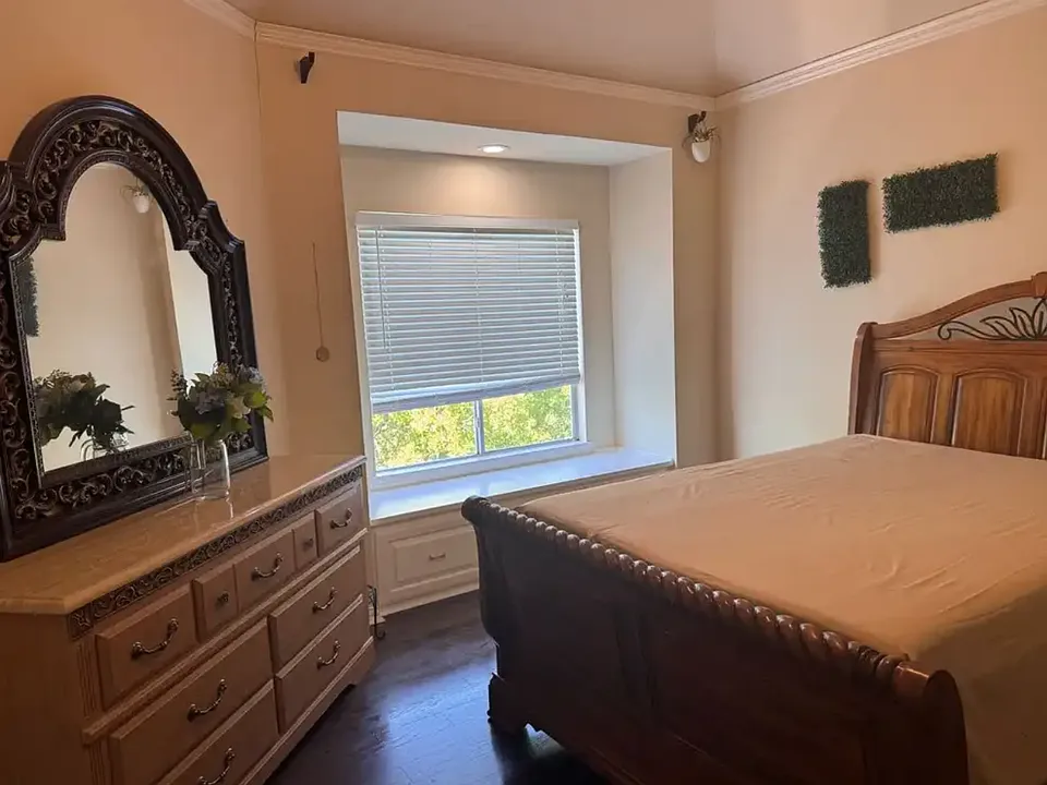 5222 Saratoga Ln