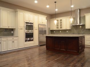 12206 Ox Hill Rd, Fairfax, VA 22033