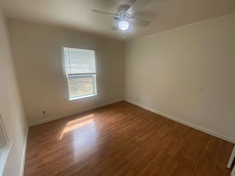 310 SE Gregory Dr — Photo 14
