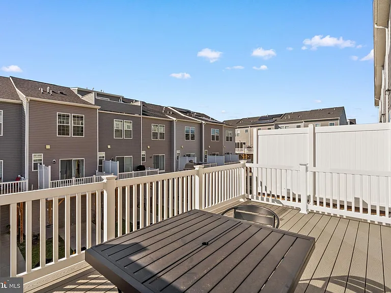 7713 Presidential Pkwy — Photo 27
