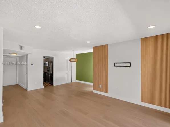 525 Coral Way APT 403, Coral Gables, FL 33134