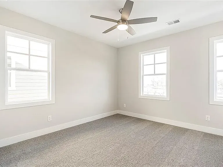 160 Palm St — Photo 16