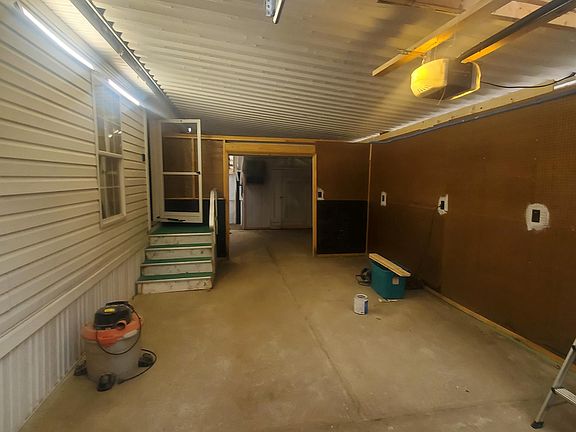 Exterior Image-3-LINCOLN PARK Redbud Estates