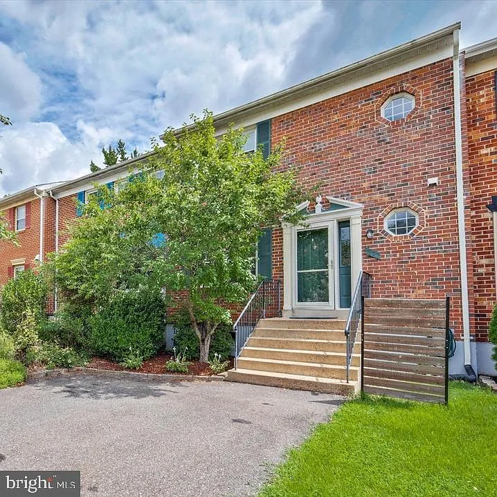 7177 Lake Cove Dr