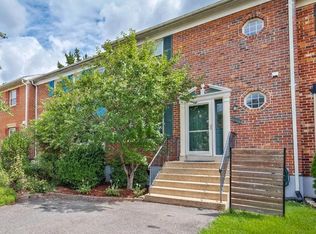7177 Lake Cove Dr, Alexandria, VA 22315