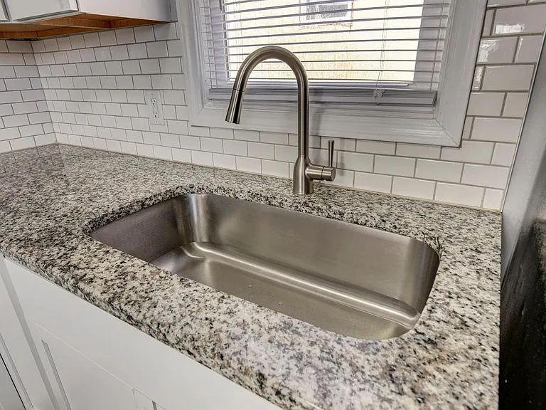 2206 Crawford St — Photo 8