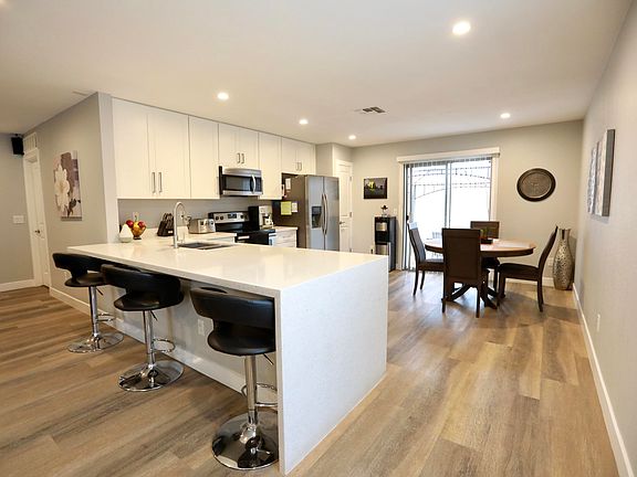 3rd image of 3027 W Juana Ct