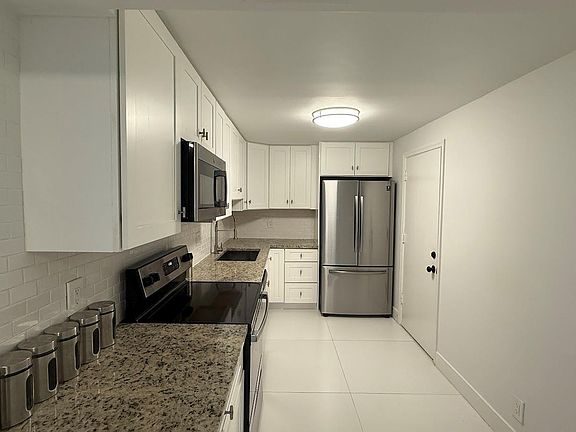 4th image of 1428 SE 4th Avenue #108