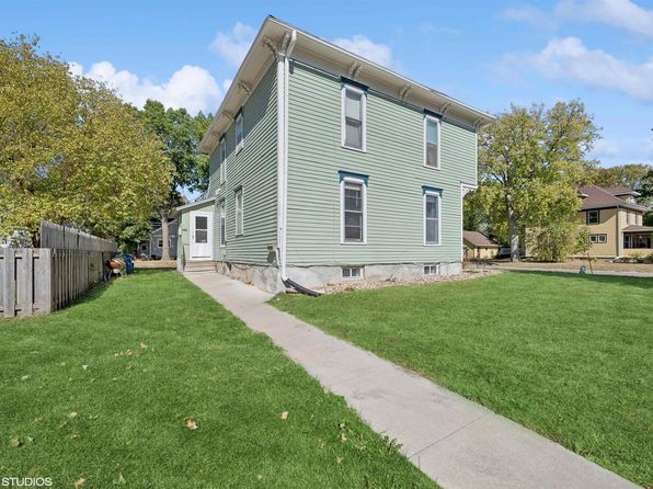 303 3rd St NW, Waverly, IA 50677