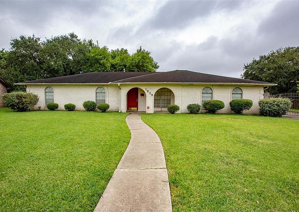 1st image of 1829 Acacia Cir