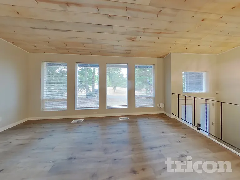 7540 Grahns Ln NE — Photo 3