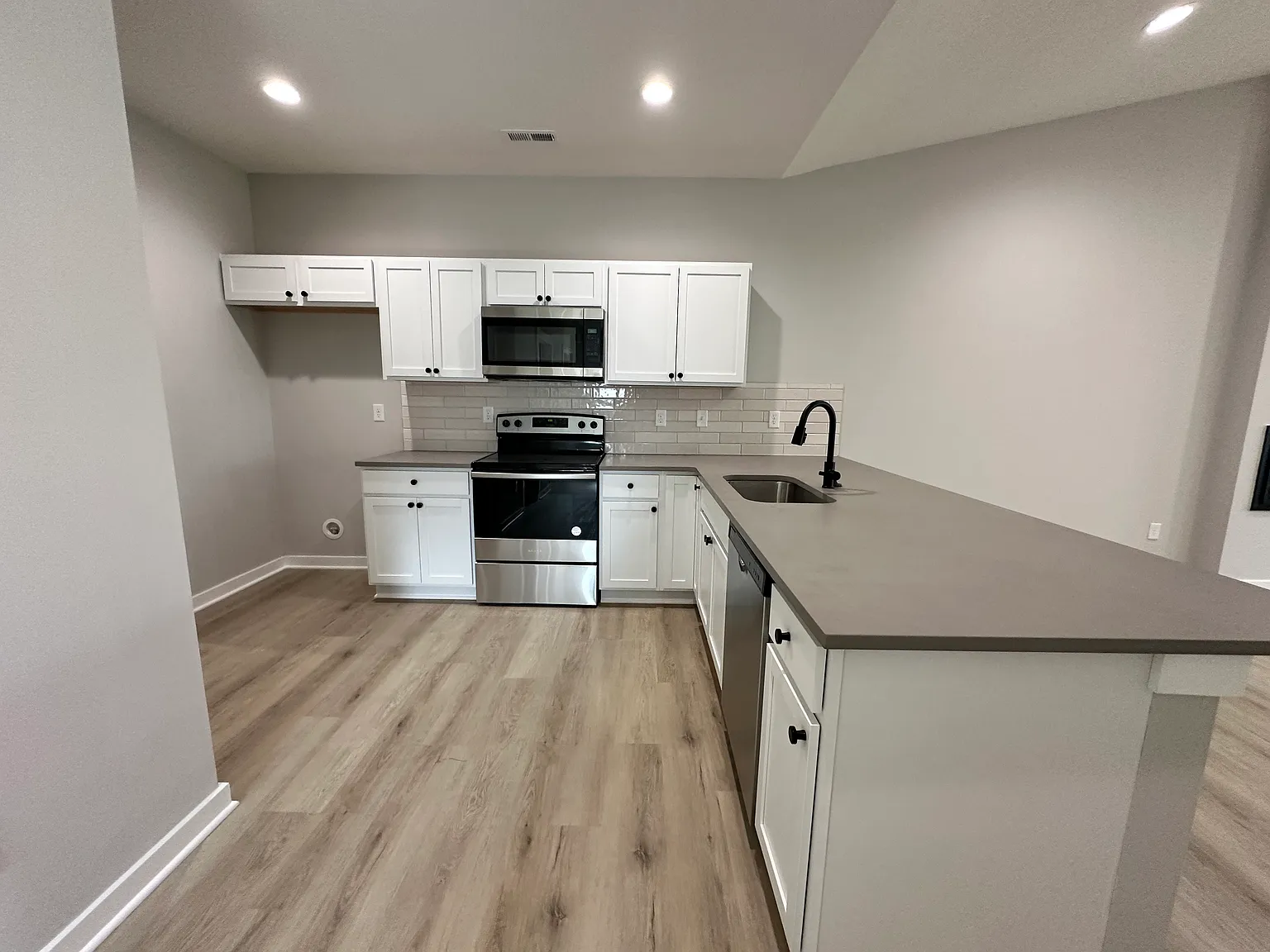 3 bed, 1186 sqft, $1,595 — Photo 4