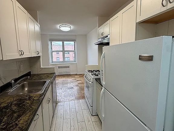5th image of 16 Lake St Floor 7