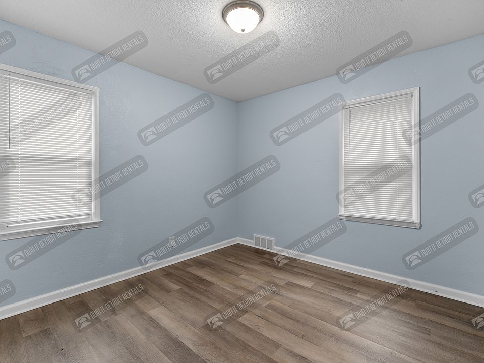 8432 Roselawn St, photo 6