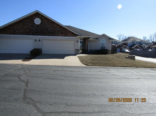 505 NW Fairway Villa Dr, Lawton, OK 73505