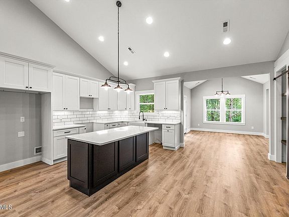 5th image of 122 Gadusi Cir