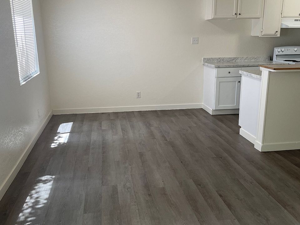 Entry into dining room
