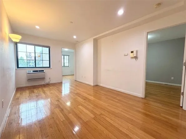 14485 Roosevelt Ave, Flushing, NY 11354