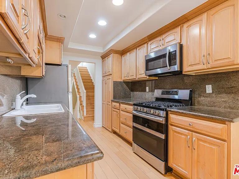 17241 Palisades Cir — Photo 9