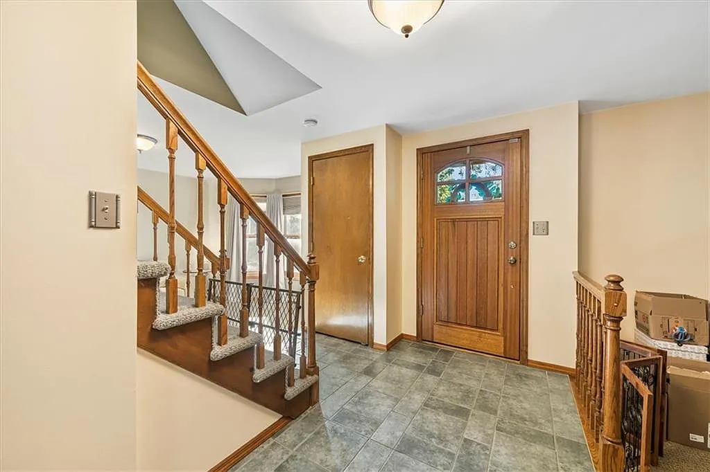 4 bed, 2160 sqft, $4,295 — Photo 3