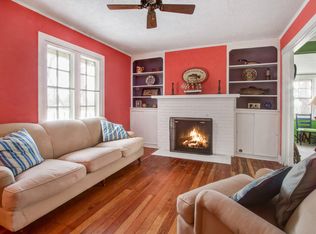 221 Mayflower Ln, Fontana, WI 53125