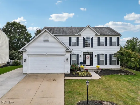 563 Rockglen Dr, Wadsworth, OH 44281