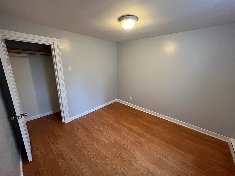 594 Christopher St #1 — Photo 8