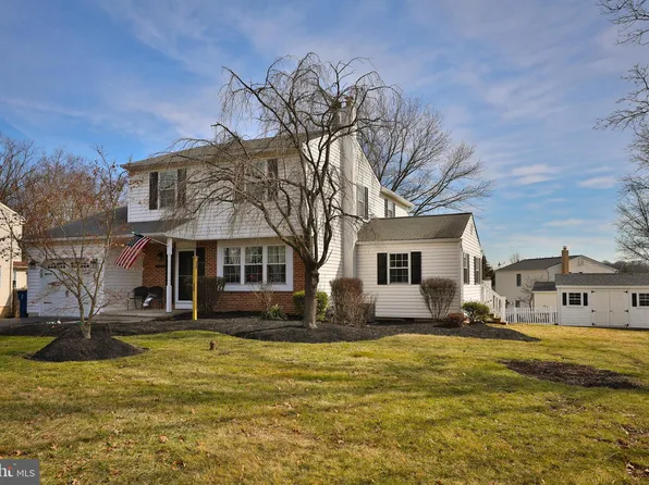 1901 Parkside Ln, Harleysville, PA 19438
