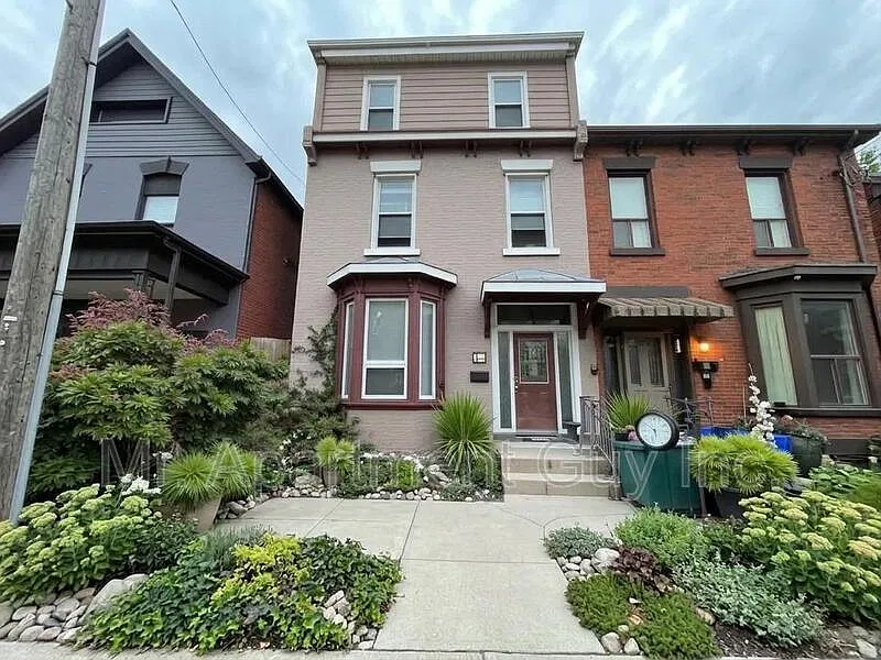 69 Victoria Ave N #2