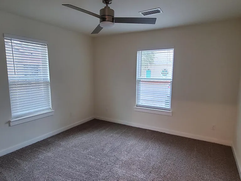 3203 N Winnetka Ave — Photo 14