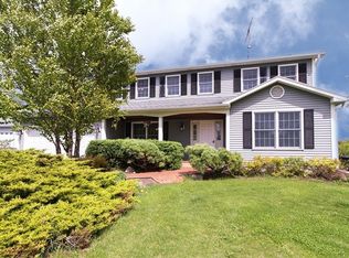 16N779 Glen Oaks Dr, Hampshire, IL 60140