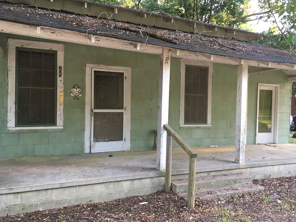 2nd image of 205 E China St