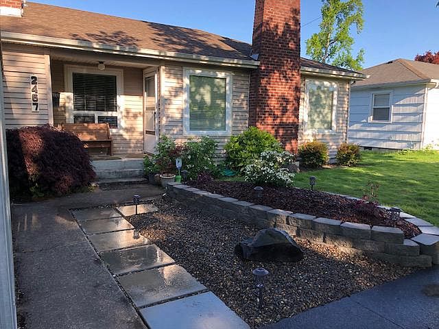 Front of house dead end street great neighbors 2 carports