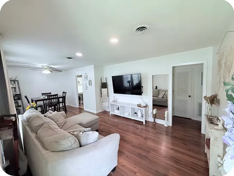 924 Stoneykirk Dr — Photo 3