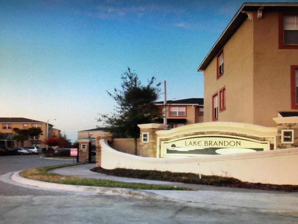 1st image of 2540 Lexington Oak Dr