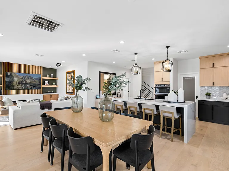 4652 Charnock Dr — Photo 8