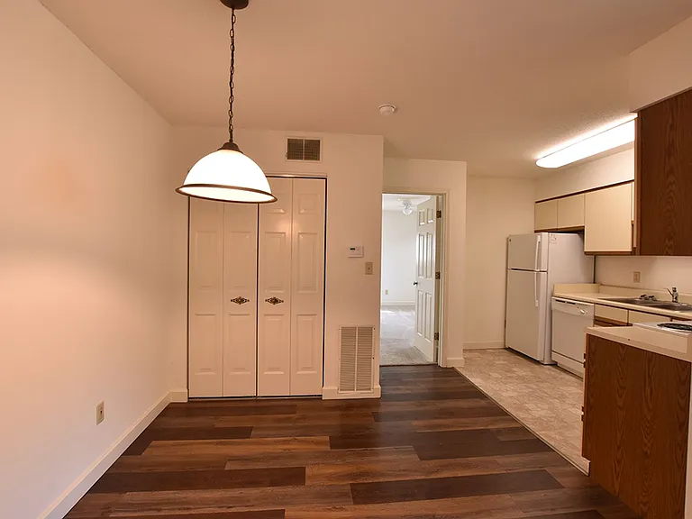 507 W Green St — Photo 14