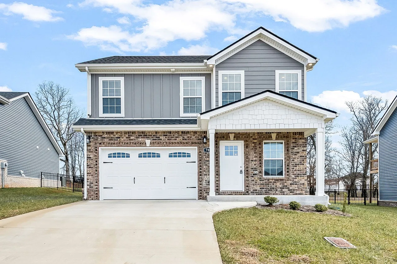 3 bed, 2.5 bath, 1758 sqft, $2,100 — Photo 1