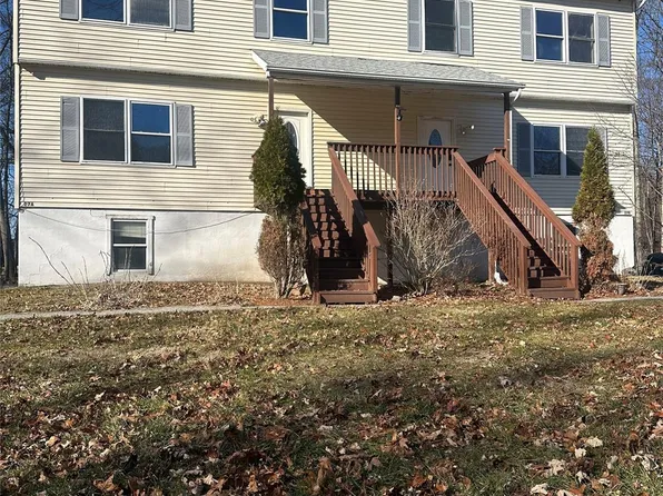 27 Dandelion Ln, Wallkill, NY