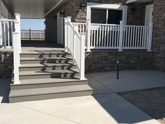 4th image of 935 Rainbow Dr