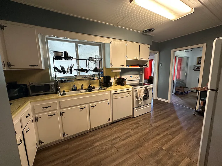 3125 W University Ave — Photo 9
