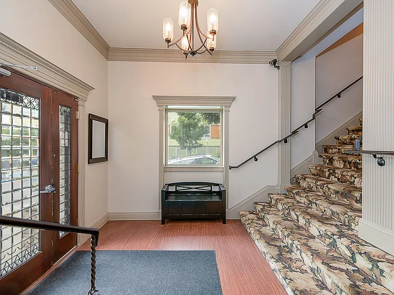 Abbottsford Apartments — Photo 66