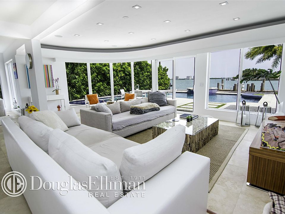 1st image of 805 N Shore Dr